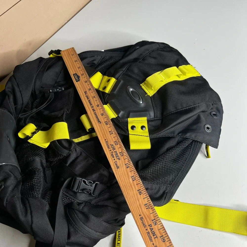 Oakley Kitchen Sink Backpack Black Yellow Laptop Compartment 92060-001